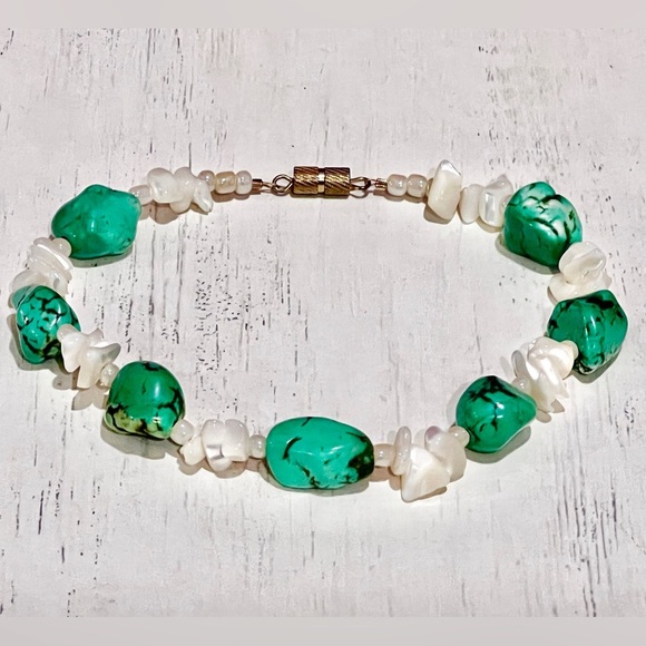 Green Turquoise and White Pearl Handmade Beaded Ankle Bracelet - Picture 4 of 6